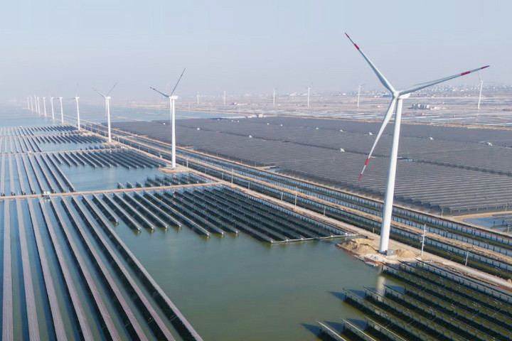 Hơn 65% số nhà máy điện gió và điện mặt trời xây dựng trên toàn cầu đều ở Trung Quốc