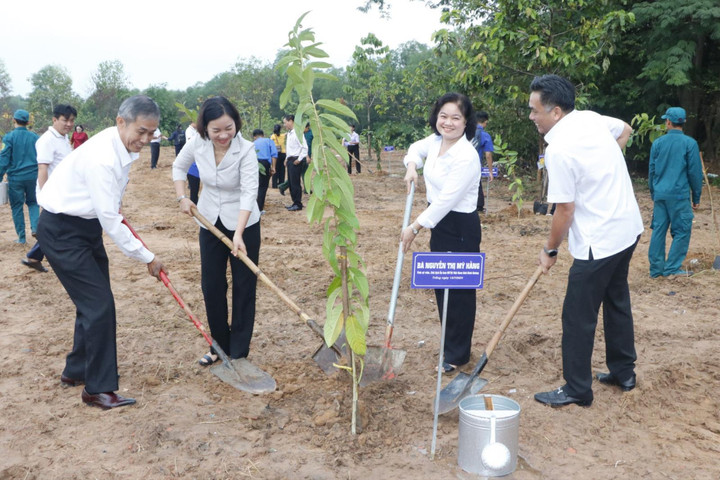 Bình Dương ra mắt “Vườn cây đại đoàn kết”