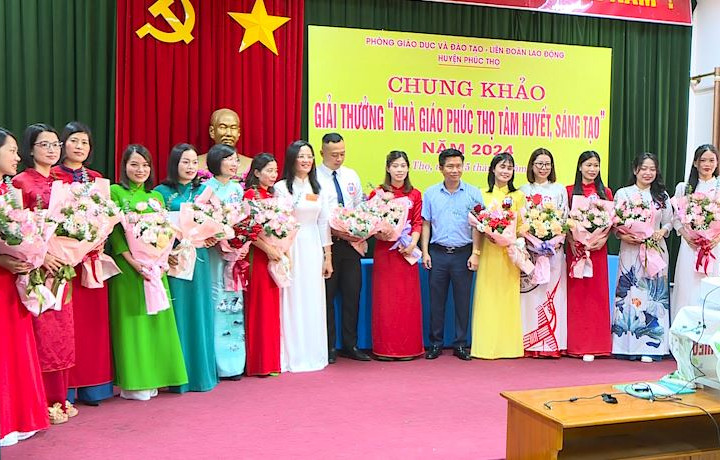 Chung khảo giải thưởng “Nhà giáo Phúc Thọ tâm huyết, sáng tạo” năm 2024