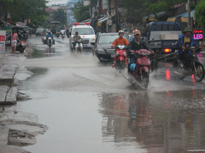 Sớm khắc phục cảnh úng ngập trên quốc lộ 21B tại huyện Thanh Oai