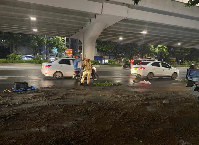 Truy tìm ô tô gây ra vết dầu loang hơn 100m trên đường Phạm Văn Đồng