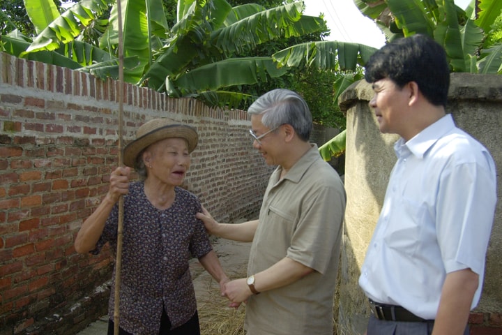 Một người lãnh đạo tận tâm, gần gũi với nhân dân