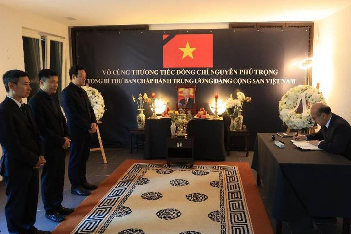 Cơ quan đại diện Việt Nam ở nước ngoài tiếp tục đón đoàn viếng Tổng Bí thư Nguyễn Phú Trọng