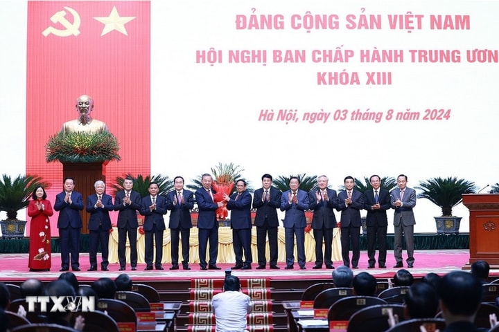 Chủ tịch Đảng Nhân dân Campuchia Hun Sen chúc mừng Tổng Bí thư, Chủ tịch nước Tô Lâm