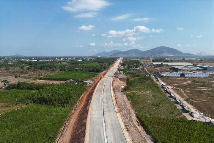 "Cao tốc Biên Hòa - Vũng Tàu sẽ thông xe kỹ thuật trước hạn 8 tháng"