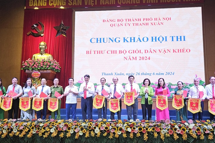 Quận Thanh Xuân xây dựng tổ chức cơ sở Đảng vững mạnh: Chú trọng nâng cao chất lượng sinh hoạt chi bộ