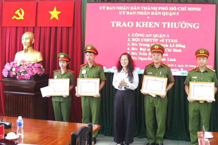 Khen thưởng tập thể, cá nhân có thành tích triệt xóa nhóm móc túi