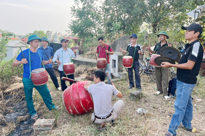 Nhịp trống trăm năm