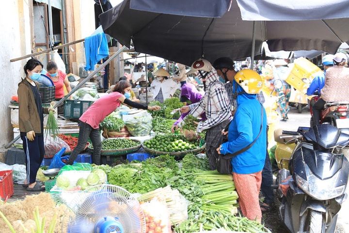 Gỡ vướng trong đầu tư, xây dựng chợ: Phân cấp, dành chủ động cho địa phương