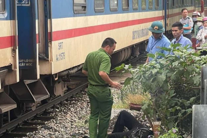 Một người tử vong vì cố tình lao vào đoàn tàu