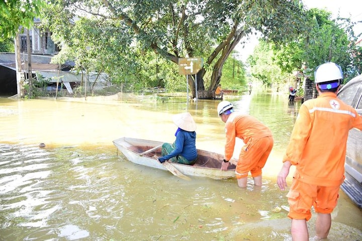 Bài 2: Tình yêu nghề của những người thợ áo cam