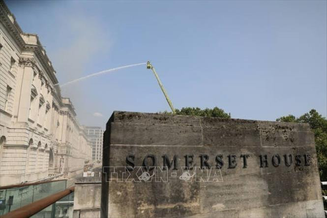 Hỏa hoạn tại tòa nhà biểu tượng Somerset House ở London