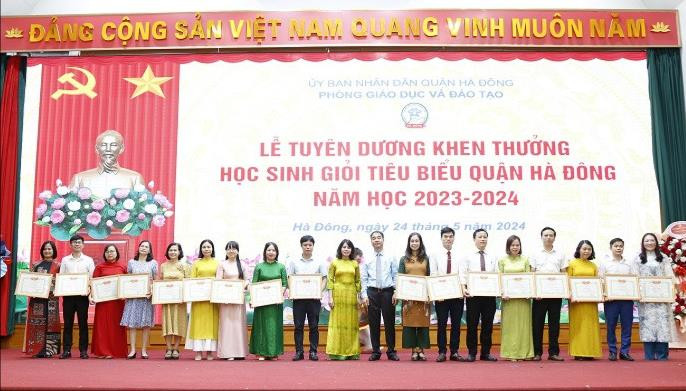 Ngành Giáo dục và Đào tạo Hà Đông hoàn thành xuất sắc 13/13 chỉ tiêu thi đua