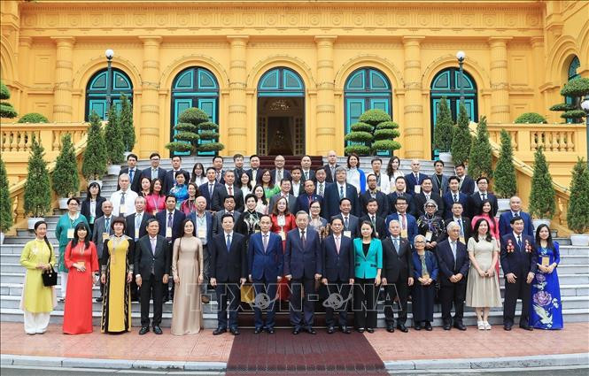 Tổng Bí thư, Chủ tịch nước Tô Lâm gặp mặt kiều bào tiêu biểu dự Hội nghị người Việt Nam ở nước ngoài toàn thế giới lần thứ 4