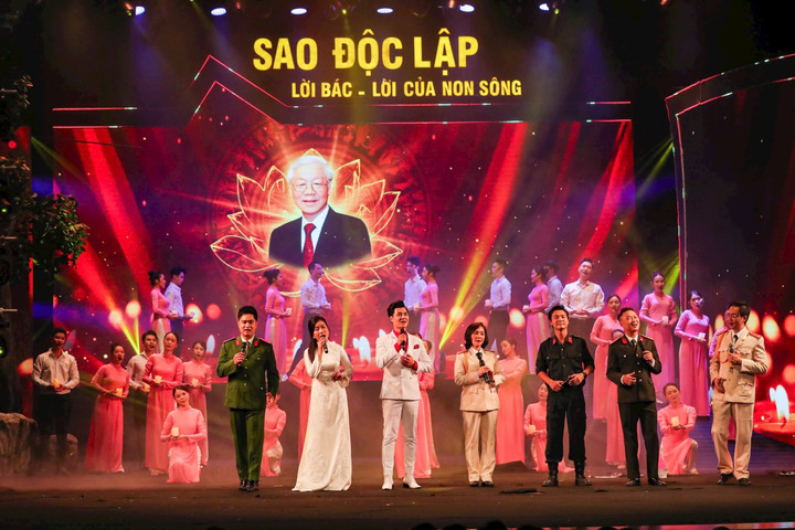 Hùng tráng chương trình “Sao Độc lập” với chủ đề “Lời Bác - Lời của non sông”