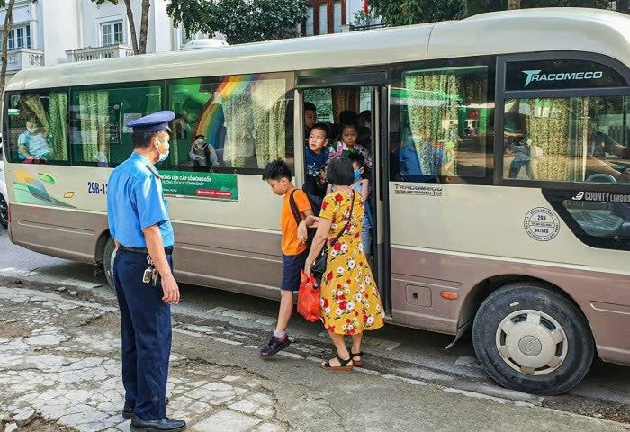 Hà Nội: Phát hiện một số xe đưa đón học sinh không bảo đảm chất lượng, tiềm ẩn nguy cơ mất an toàn