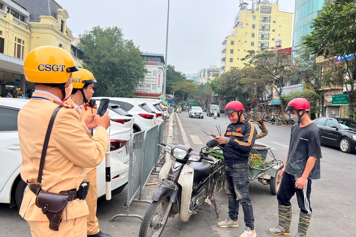 Hà Nội: Xử nghiêm vi phạm trong Tháng cao điểm an toàn giao thông và kỳ nghỉ lễ Quốc khánh