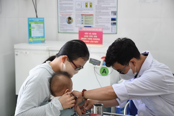 Thành phố Hồ Chí Minh công bố dịch sởi, người dân cần chủ động đưa trẻ đi tiêm vaccine