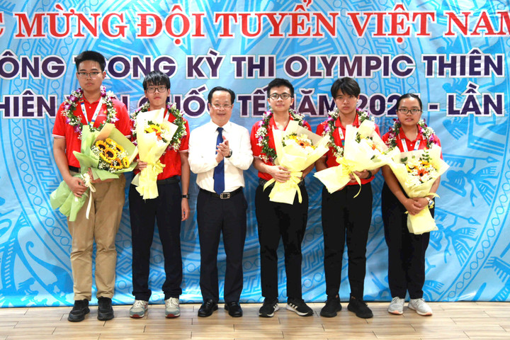 Sở Giáo dục và Đào tạo Hà Nội chúc mừng đội tuyển thi Olympic thiên văn và vật lý thiên văn quốc tế 2024