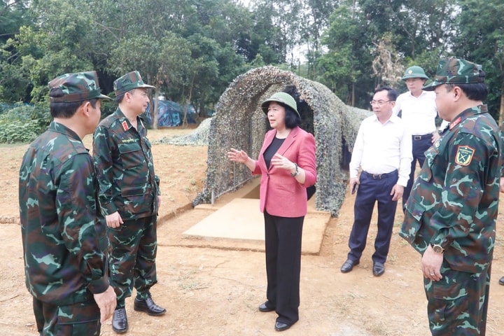 Bí thư Thành ủy Bùi Thị Minh Hoài kiểm tra công tác chuẩn bị diễn tập khu vực phòng thủ Hà Nội