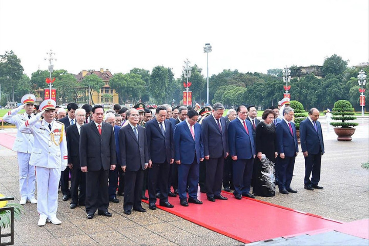 Lãnh đạo Đảng, Nhà nước và thành phố Hà Nội vào Lăng viếng Chủ tịch Hồ Chí Minh