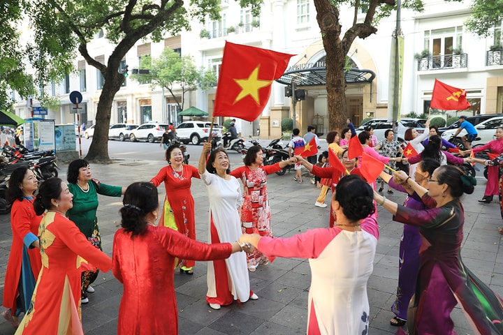 Rộn ràng ca hát trong ngày Quốc khánh 2-9