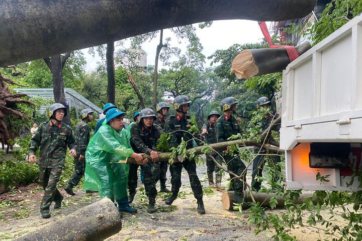 Chung sức, chung tay cho phố phường sớm phong quang trở lại