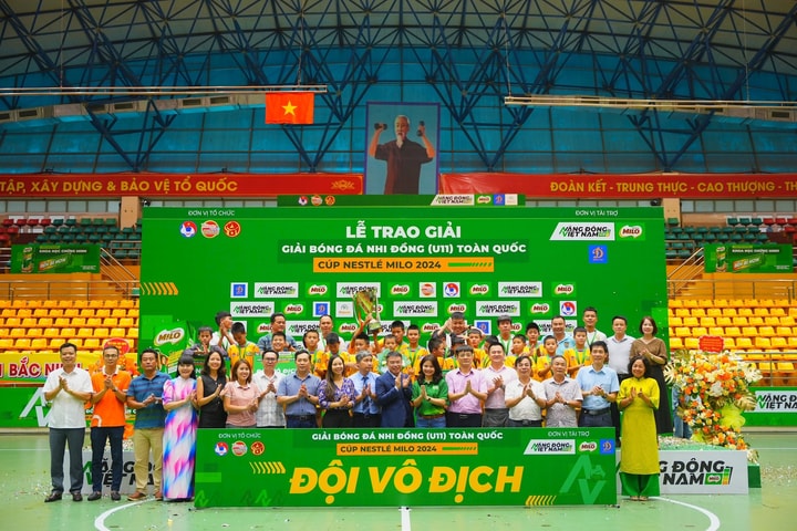U11 Sông Lam Nghệ An bị thu hồi cúp vô địch U11 Quốc gia 2024 vì gian lận tuổi