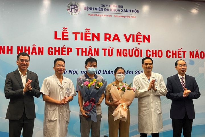 Hai ca ghép thận từ người cho chết não đầu tiên tại Bệnh viện Xanh Pôn được xuất viện