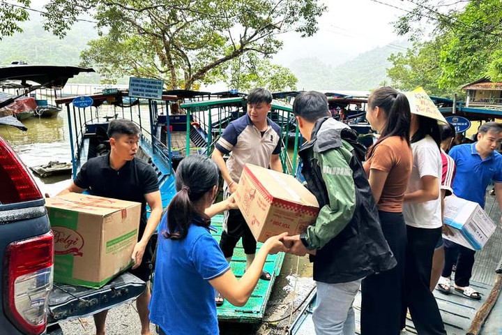 Một xã vùng ngập lụt dừng nhận hỗ trợ, nhường nơi khó khăn hơn