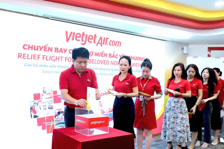 Vietjet quyên góp hỗ trợ đồng bào chịu thiệt hại do bão, lũ