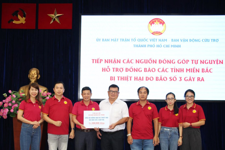 Ủy ban MTTQ Việt Nam thành phố Hồ Chí Minh đã chuyển 120 tỷ đồng và 55 tấn hàng hóa từ nguồn quyên góp, hỗ trợ đến đồng bào miền Bắc bị bão lũ