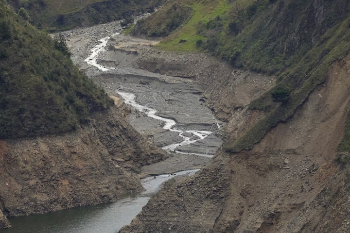 Hạn hán lịch sử, Ecuador cắt điện một nửa số tỉnh