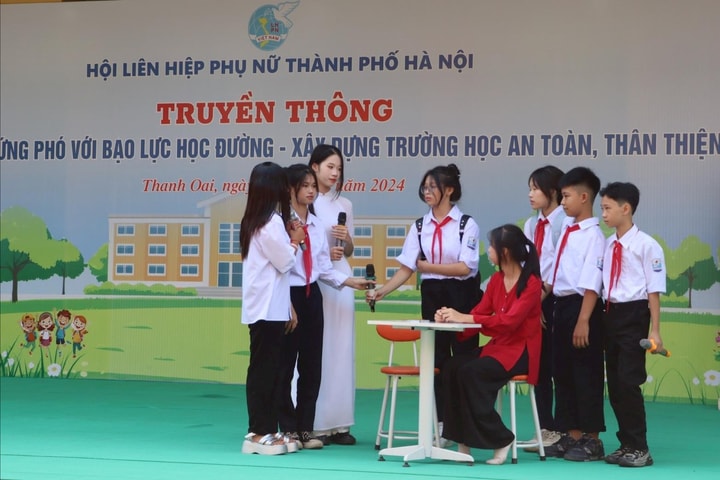 Gần 2.000 học sinh Hà Nội được truyền đạt kỹ năng ứng phó bạo lực học đường