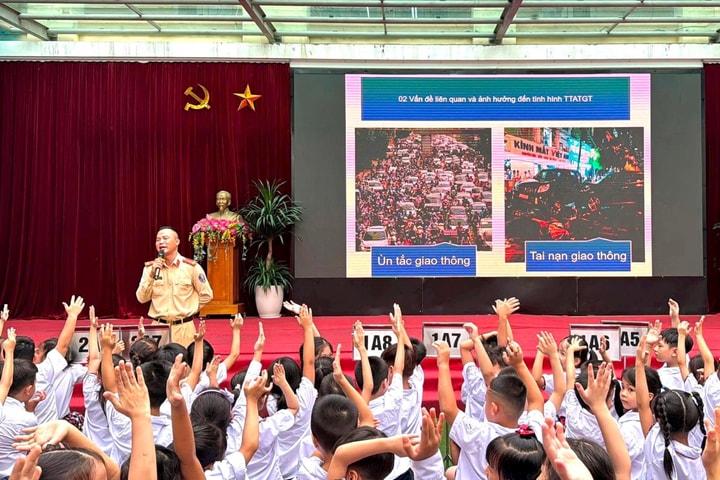 Tăng cường giáo dục an toàn giao thông cho học sinh