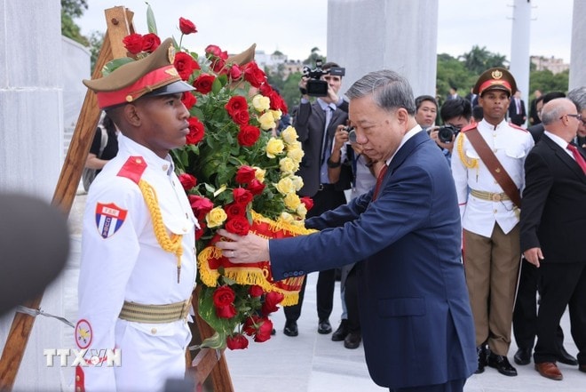 Tổng Bí thư, Chủ tịch nước Tô Lâm đặt vòng hoa tại Đài tưởng niệm Anh hùng dân tộc Jose Marti