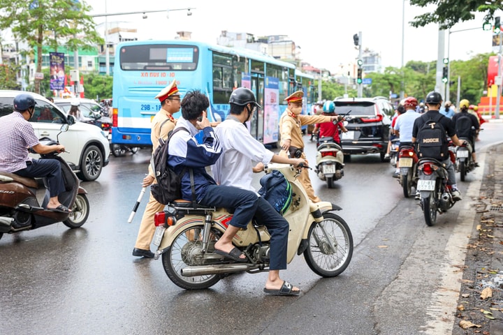 Hà Nội: Ra quân xử lý nghiêm học sinh, phụ huynh vi phạm giao thông