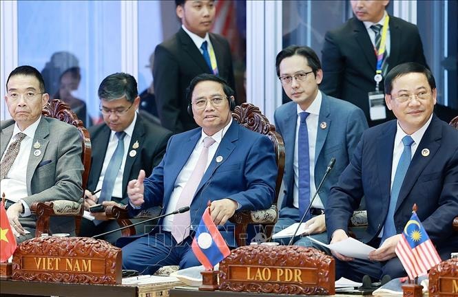 Lãnh đạo các nước ASEAN đối thoại với đại diện nghị viện, thanh niên và doanh nghiệp của khối