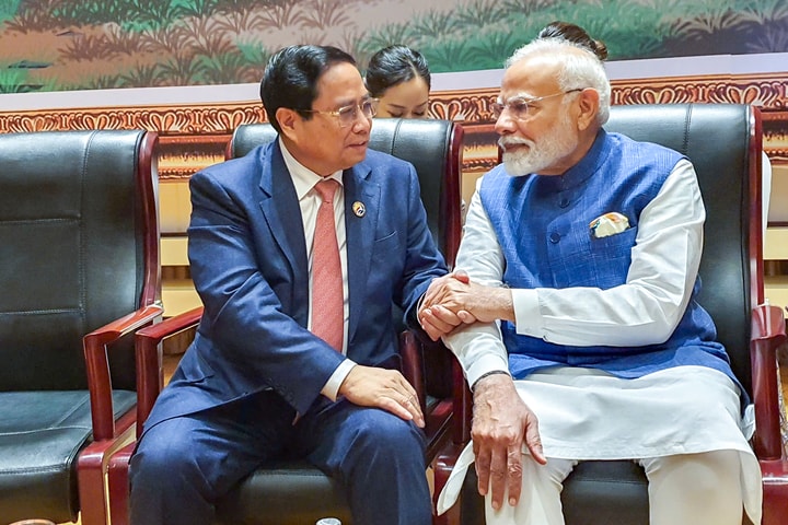 Thủ tướng Chính phủ Phạm Minh Chính gặp Thủ tướng Ấn Độ Narendra Modi