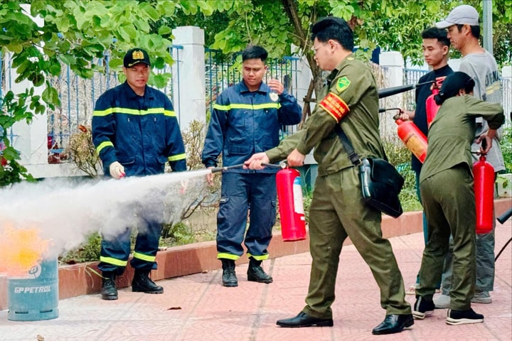 Thanh Trì: Tập huấn nghiệp vụ PCCC cho hơn 400 thành viên lực lượng dân phòng