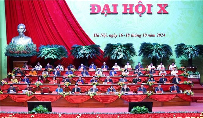 Hướng về nhân dân, chăm lo tốt hơn cho nhân dân