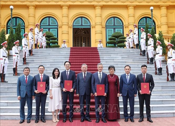 Tổng Bí thư, Chủ tịch nước Tô Lâm trao quyết định bổ nhiệm Đại sứ Việt Nam tại Liên hợp quốc và các nước