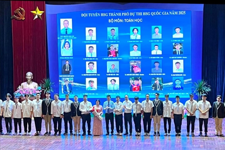 Công bố 13 đội tuyển học sinh giỏi thành phố dự thi quốc gia