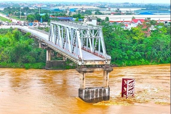 Xây dựng khẩn cấp cầu Phong Châu mới từ quý IV-2024