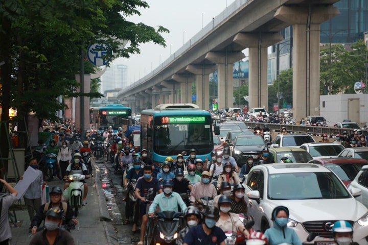 Hà Nội lập 4 tổ công tác chuyên xử lý ùn tắc, “điểm đen” tai nạn giao thông