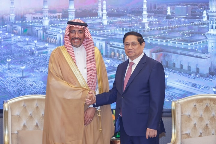 Thủ tướng Phạm Minh Chính tiếp Bộ trưởng Công nghiệp và Khoáng sản Saudi Arabia