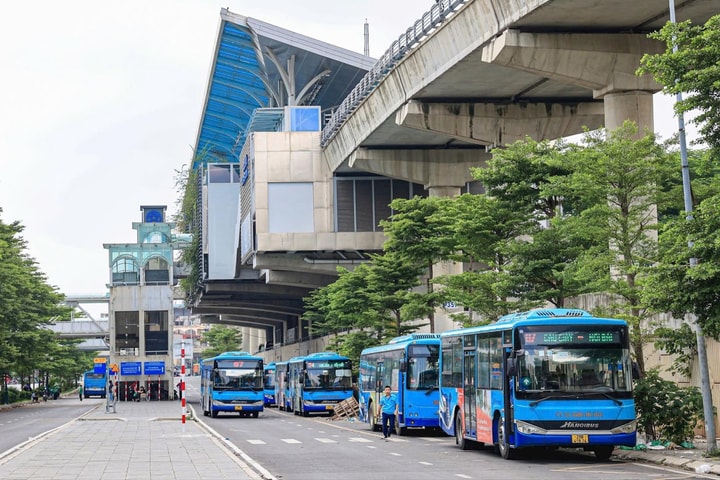 Hà Nội: Nhiều lợi ích từ việc triển khai thẻ vé điện tử xe buýt