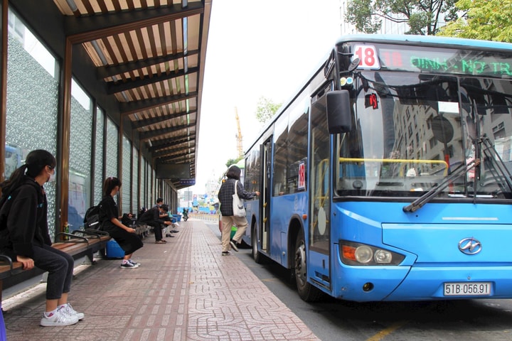 Thành phố Hồ Chí Minh: Hơn 40% tuyến xe buýt có trợ giá thí điểm thanh toán tự động