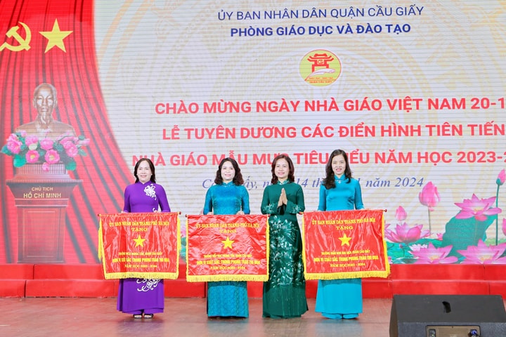 Quận Cầu Giấy tuyên dương nhiều điển hình tiên tiến, nhà giáo mẫu mực