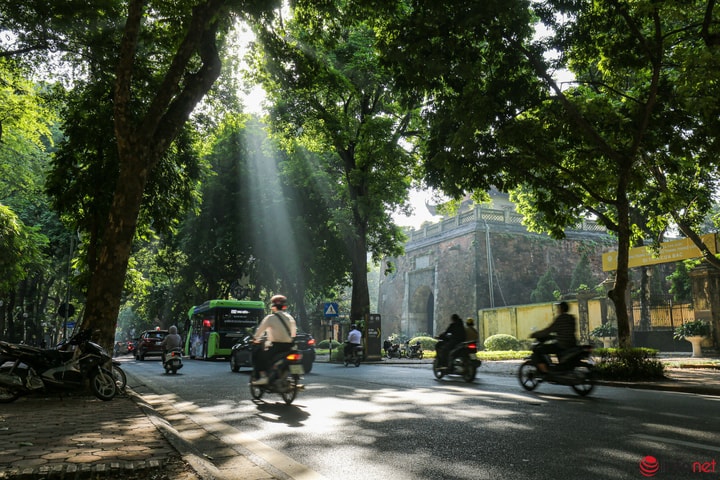 Hà Nội ngày nắng, đêm và sáng sớm trời lạnh